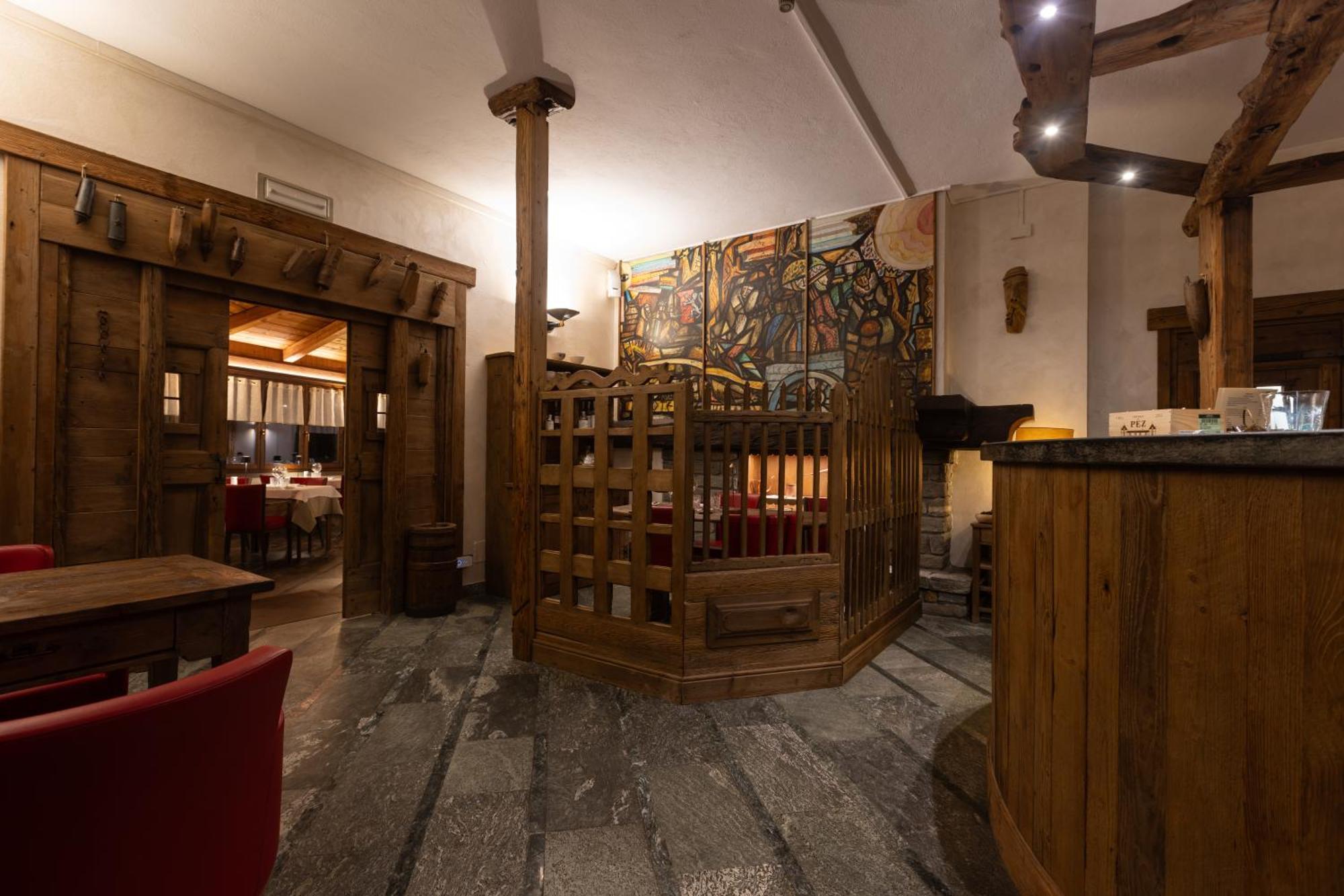 Hotel & Restaurant Le Charaban Aosta Exterior foto